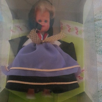 Original DDR Ari Puppe  in OVP  Trachtpuppe . Vintage
