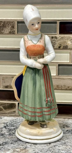 Vntg Ljung  SOUVENIR SWEDEN BISQUE FIGURINE TRADITIONAL SWEDISH Woman Dress NWT