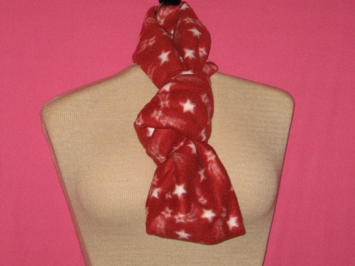 Capucha/Bufanda Infinity Hecha a Mano - Vellón - Estrellas Rojas/Blancas - Talla Única - Imagen 3 de 4