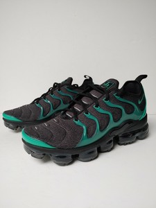 vapormax plus preto e verde