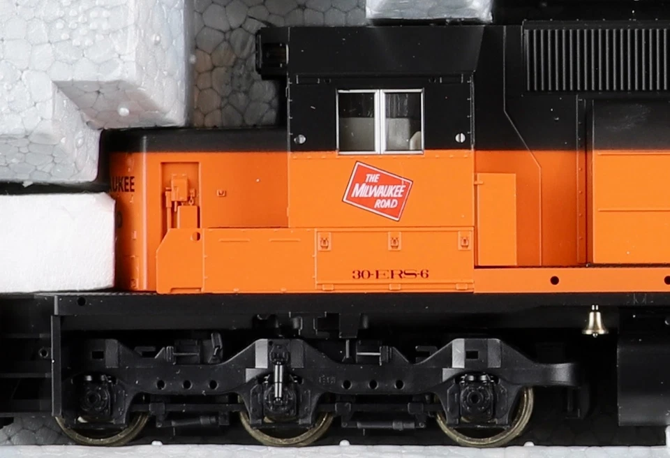 Kato 37-2708 Milwaukee Road EMD SD40-2 Diesel Locomotive #149 NEW! - Image 2 of 4