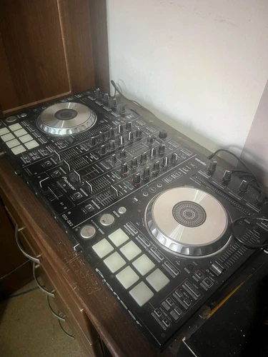 Pioneer Serato DDJ-SX2 4-Channel DJ Deck Black with brand new flight case