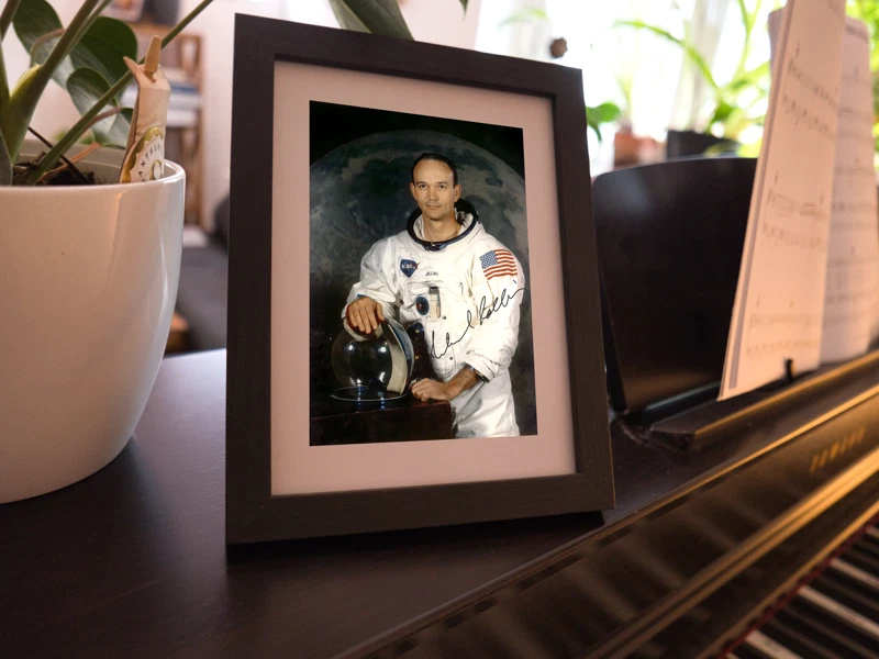 Repro-Autogramm - Apollo 11 - Postkarte - Michael Collins mit Helm - Bild 3 von 4