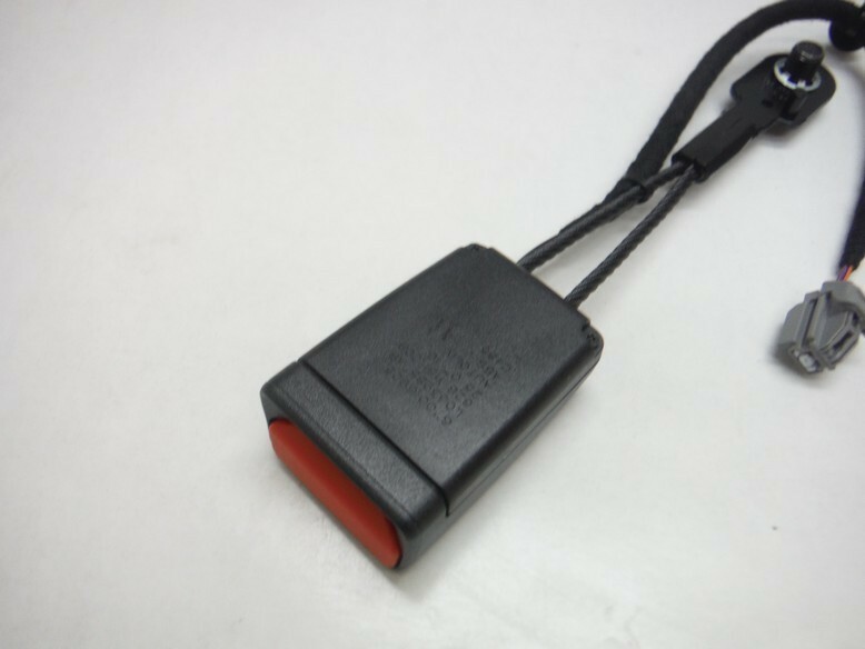 2014-2019 MASERATI GHIBLI SEAT BELT BUCKLE OEM 670016905