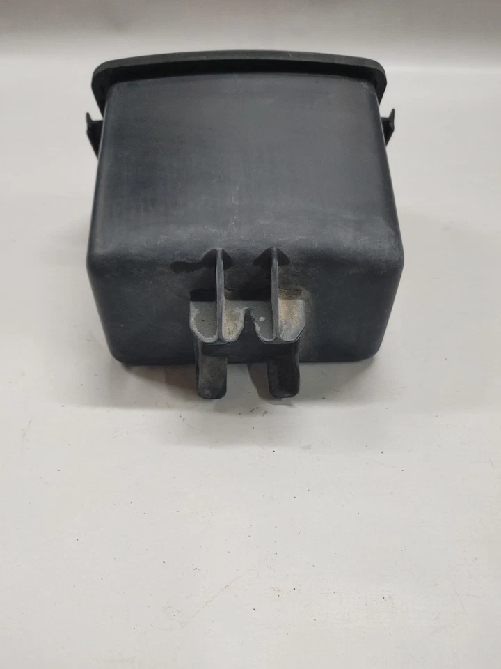 Honda VF750S V45 1982 Sabre estuche de almacenamiento trasero caja de herramientas y tapa 77240-MB0-000 Foto 4 de 4