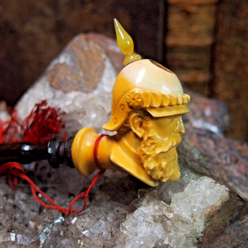 PIPE FUME CIGARETTE  EN ÉCUME DE MER  SCULPTEE OFFICIER ET SON CASQUE A POINTE - Photo 3/4