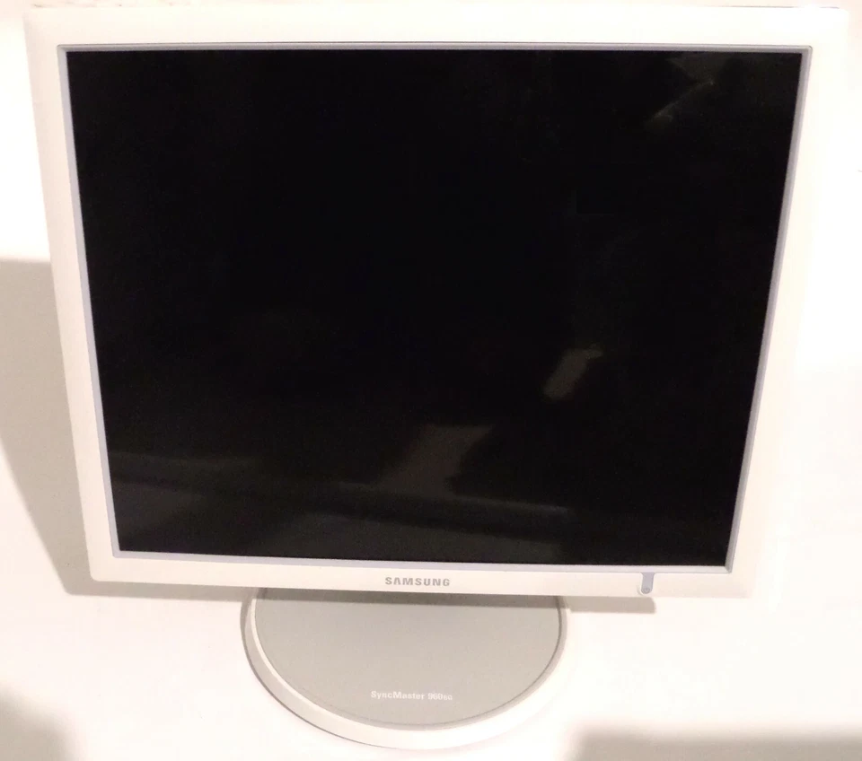 Samsung SyncMaster 960 BG, 19 Zoll, Weiß, m. Netzteil, DEFEKT, opt. Neuwertig!!! - Bild 3 von 4