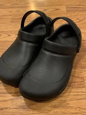 Crocs Black Non-Slip Clogs Mens 8 Womens 10 EUC!!! MINT!!!