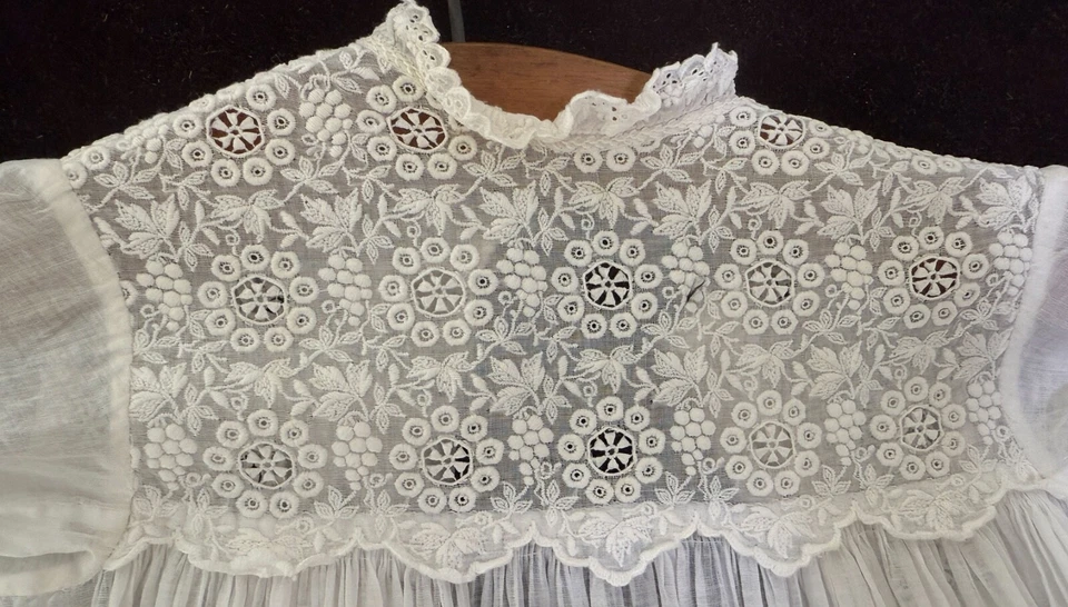 Antiguo vestido de bautizo eduardiano hecho a mano bordado blanco ZZ560 Foto 3 de 4