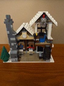 Lego Christmas Village Set # 10199 Winter Toy Shop w/Minifigures & Manual