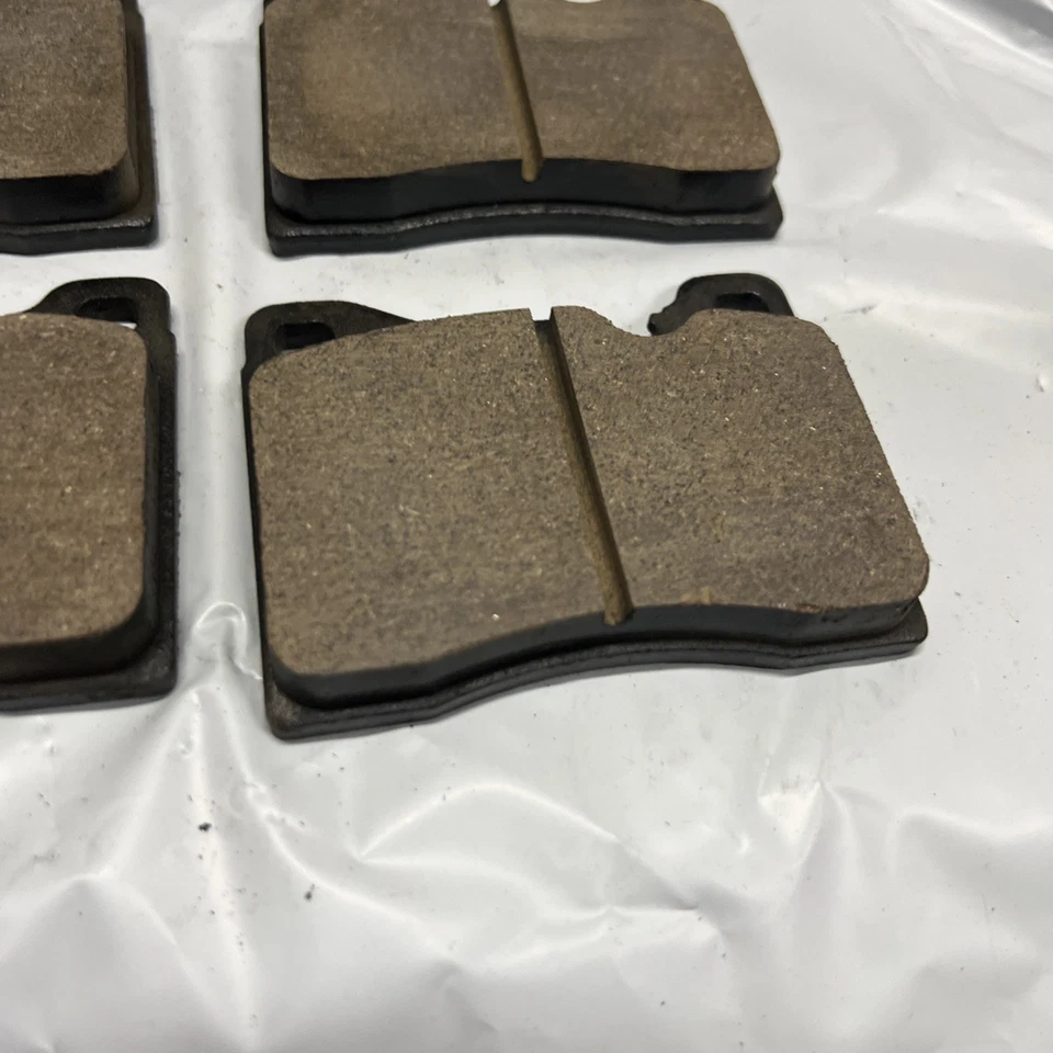 Juego de pastillas de freno delanteras 45973CYHG para BMW 633CSi, 733i, 735i, M5, M6, Maserati 425 Foto 4 de 4