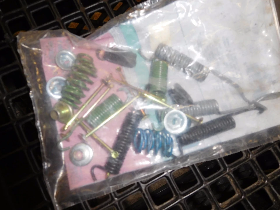 Chevrolet Truck GMC 1999 2000 2001 2002 SUVDrum kit de herrajes de freno H7046 envío gratuito Foto 2 de 2