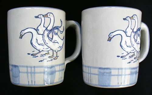 Vintage~2~GAGLE OF GEESE~Louisville~KENTUCKY~Stoneware~COUNTRY~10oz~COFFEE MUGS