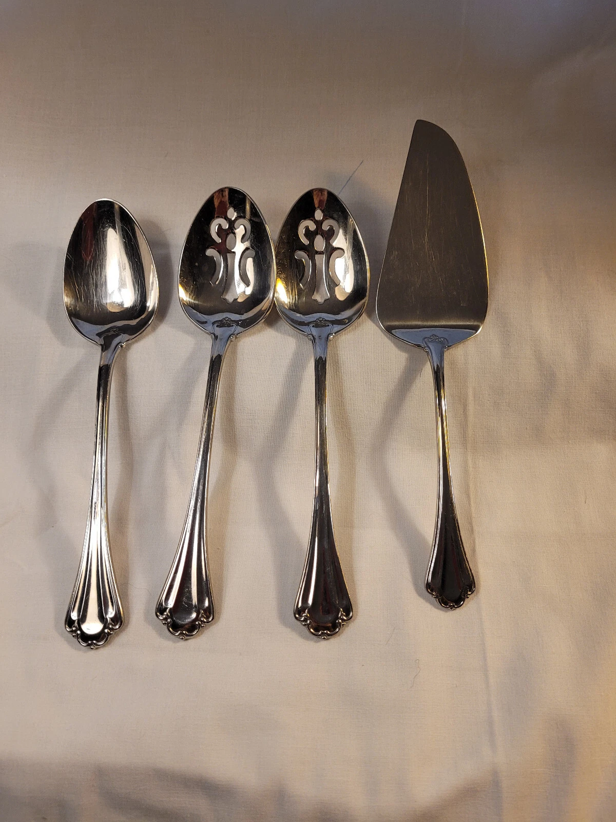 Reed & Barton Mandolin stainless flatwar 18/8 4pc hostess, serving pieces set