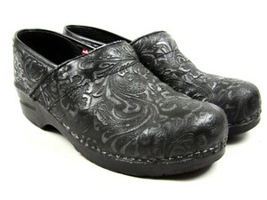 sanita floral clogs