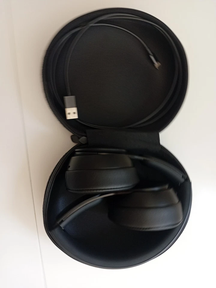 Beats Solo Pro, photo 1 of 3