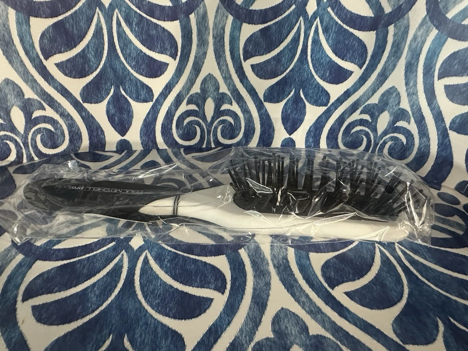 Paul Mitchell Pro Tools 413 Sculpting hair brush White - Image 2 of 2