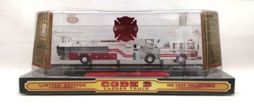 CODE 3 1/64 Washington DC LTI TDA Ladder 13 Fire Truck Model #12672 - Picture 2 of 11