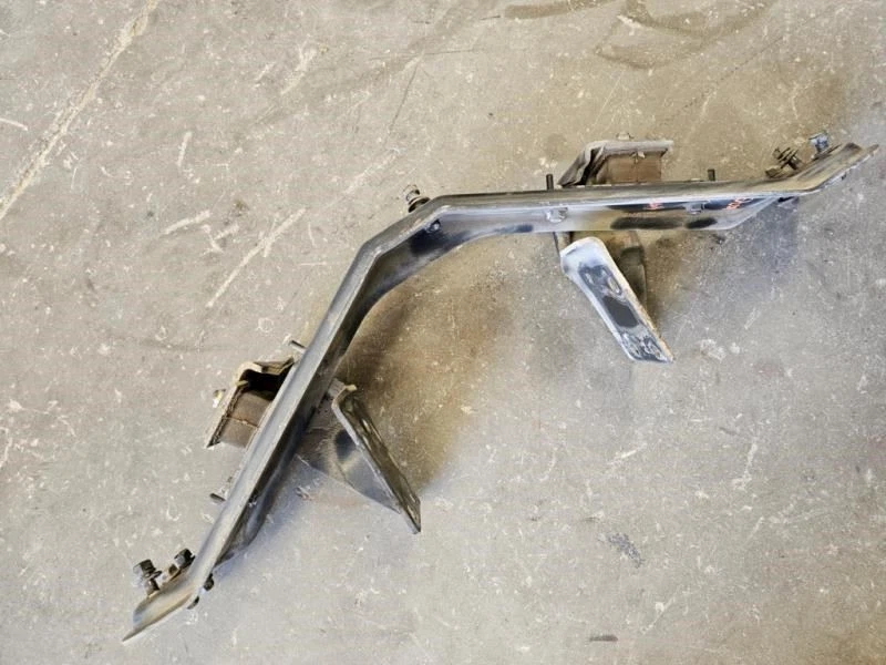 Nissan UD 1400 2001 usado transmisión automática travesaño enviado desde Los Ángeles Foto 4 de 4