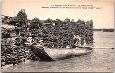 17 CHATELAILLON - fisherman and his accon