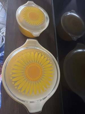 Vintage PYREX Daisy 473 & 475 Casserole Dishes with Lids