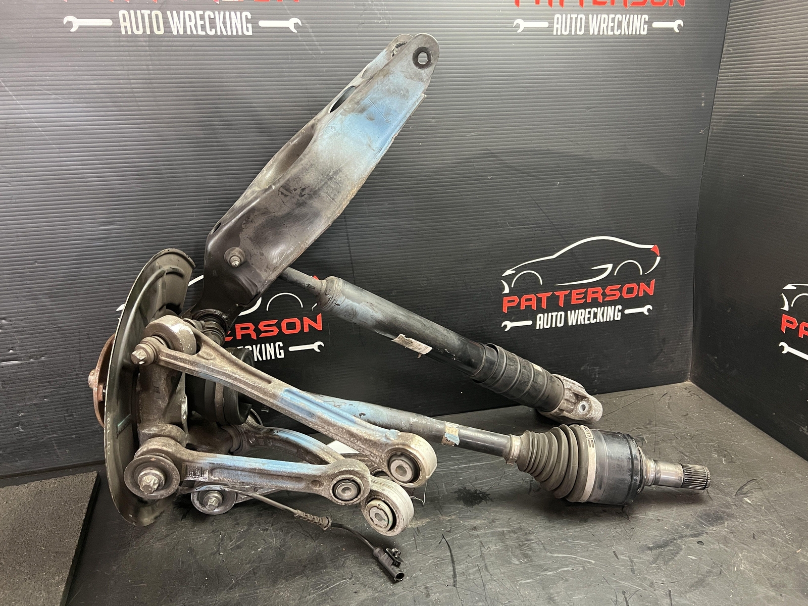 14-17 MASERATI GHIBLI REAR LEFT KNEE KNUCKLE SPINDLE SUSPENSION W/ CV AXLE SQ4