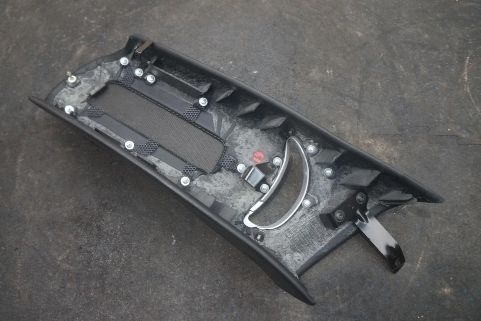 Panel interior pilar B superior derecho cuero negro Ferrari FF 2014 Foto 4 de 4