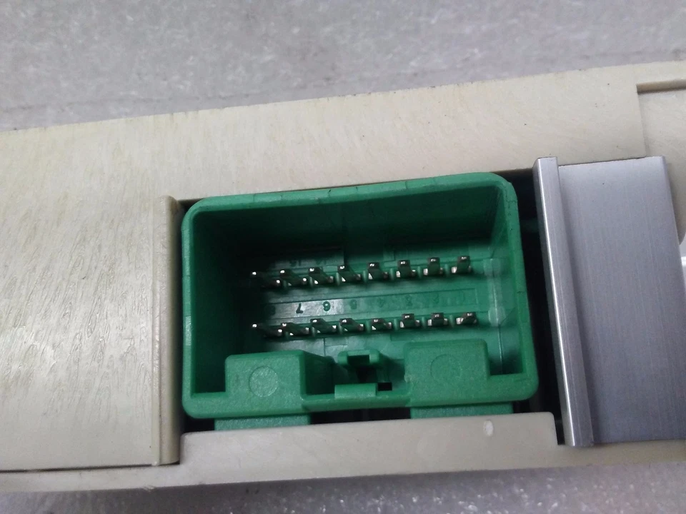 Módulo amplificador de radio estéreo Jaguar S-Type 2000-2002 YW4F18T805AB OEM DK609207 Foto 3 de 4