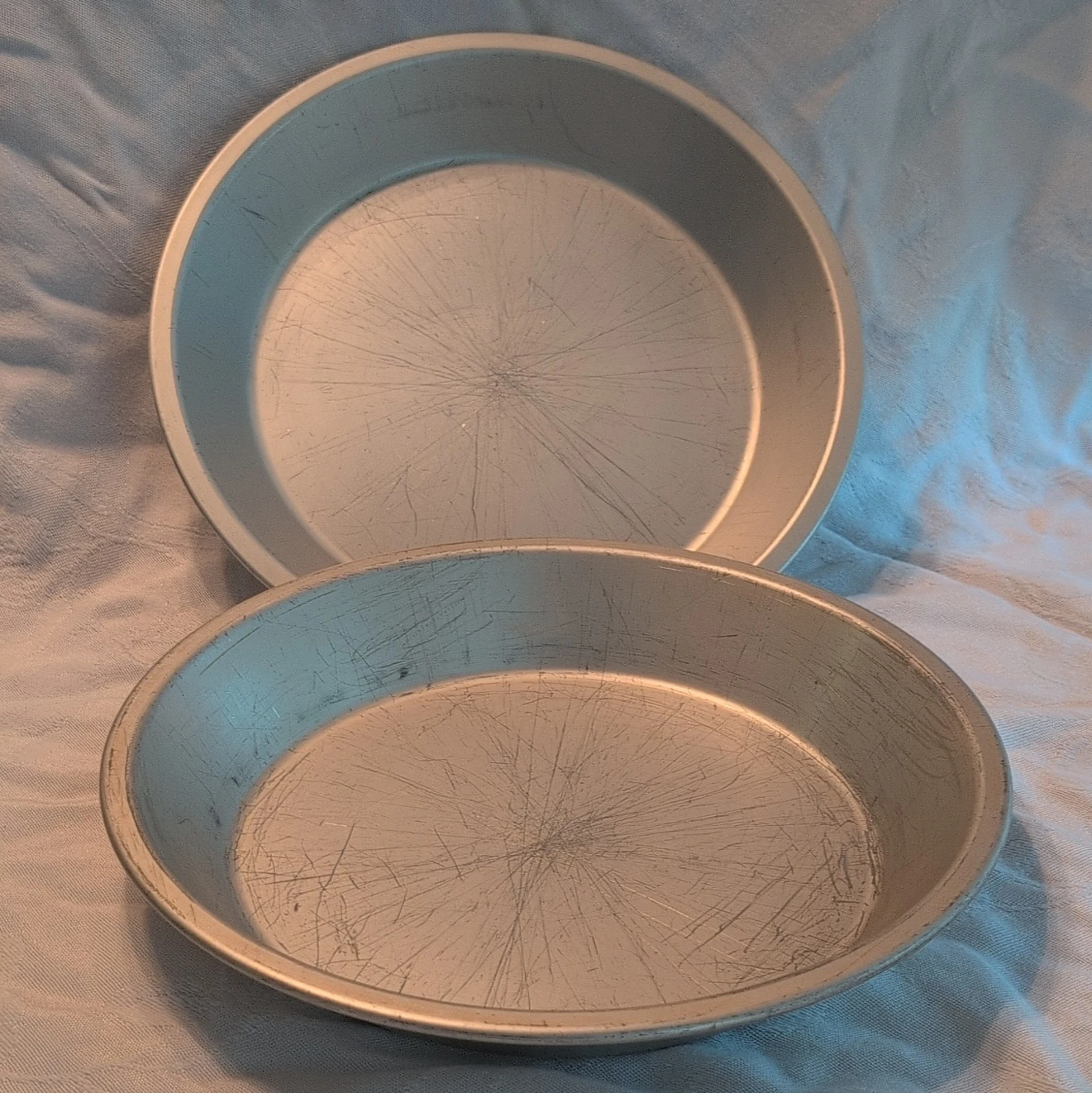 Mirro Aluminum 9in x 1-1/4in Round Pie Dish Pans Set of 2, 289AM