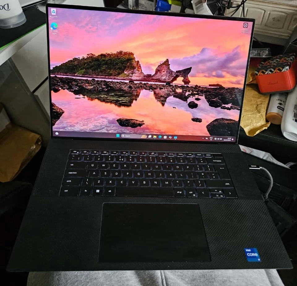 Dell XPS 17 9720 UHD i7-12700H 32GB RAM 4k Touch RTX 3060 Laptop - Image 2 of 4