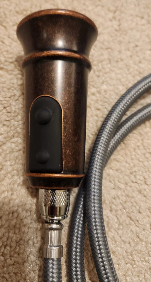 Moen 7590 青铜式替换拉式喷雾器 — 第 3/4 张图片