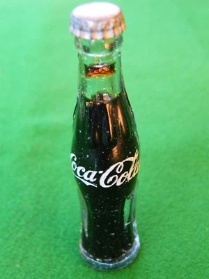 COCA-COLA BOUTEILLE EN VERRE MINIATURE 7,7 CM - Photo 1/4