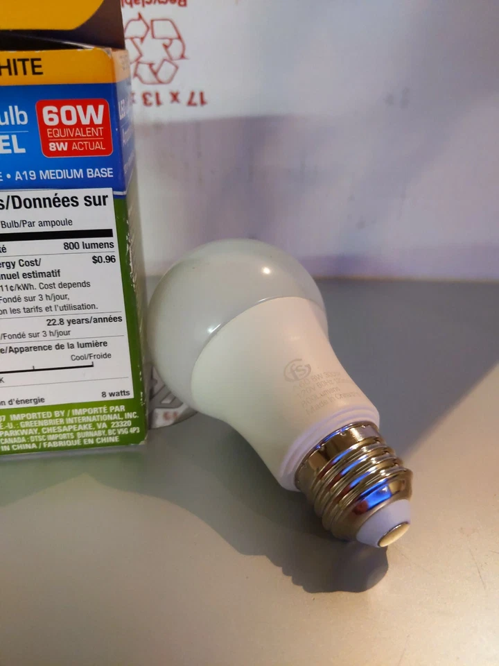 Super Bright 60W equivalent LED Light Bulb - Image 4 of 4