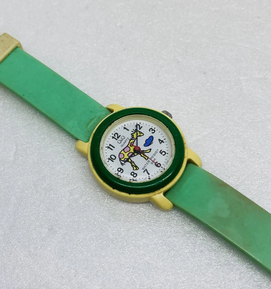 Vintage Q&Q Quartz Watch Kids Women 25mm Giraffe Green Art Japan Movement 6 - Image 4 of 4