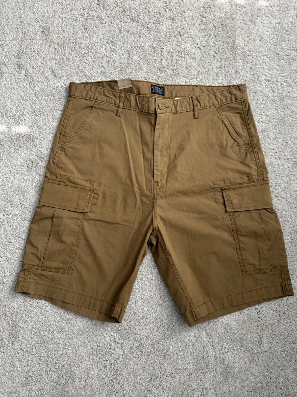 Levis Khaki Tan Cargo Shorts Men’s 38 NWT
Opens in a new window or tab