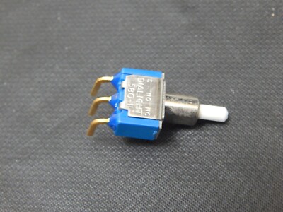 DAILIGHT 583-1112-010 PC MOUNT MOMENTARY PUSH SWITCH - USA SELLER FAST SHIPPING