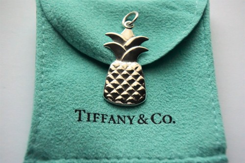Dije de piña de plata esterlina Tiffany & Co para pulsera o collar en bolsa - Imagen 2 de 8