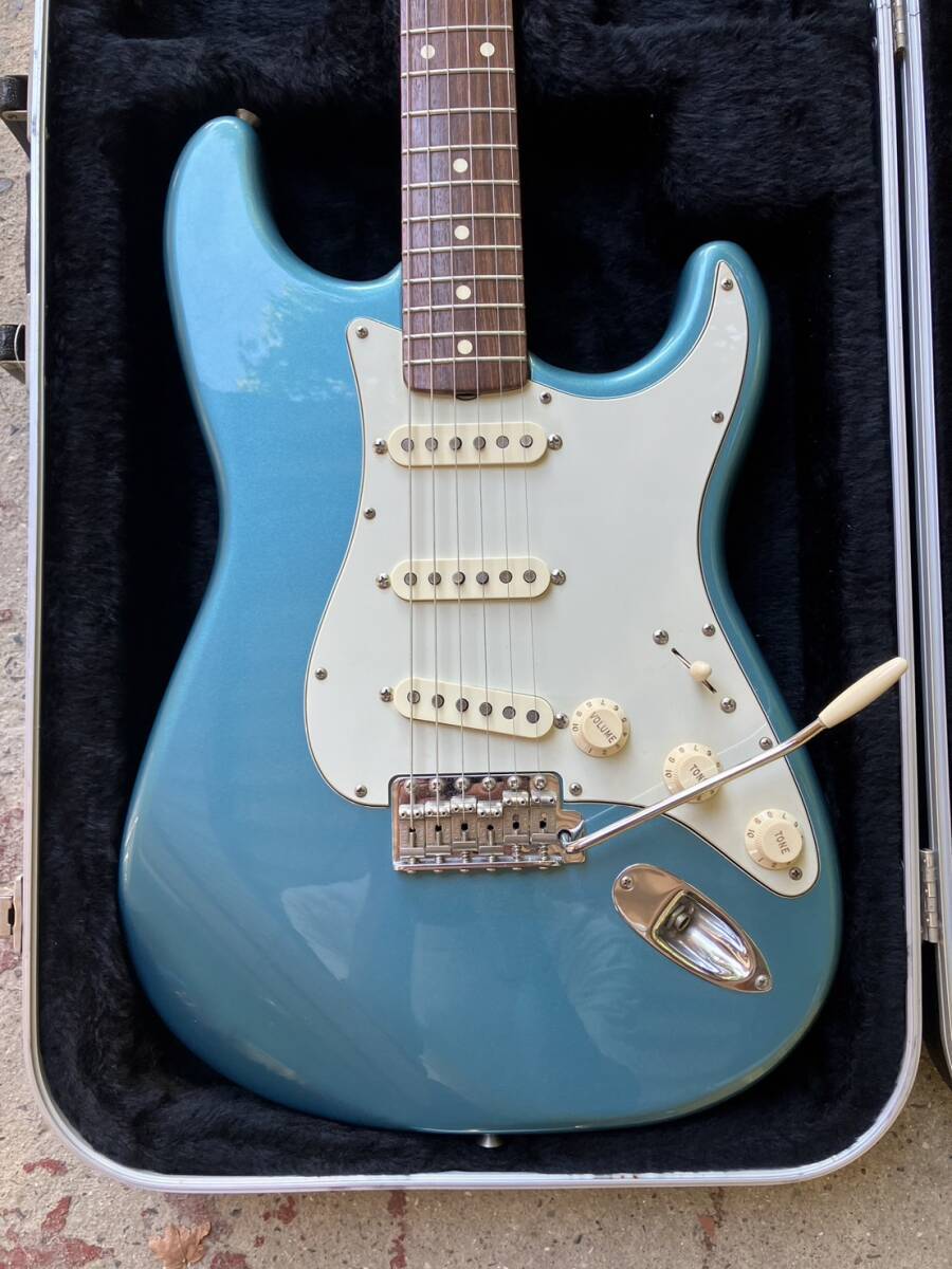 Electric Guitar Fender Classic 60s Stratocaster 1999 Blue Electric Guitar Fender Classic 60s Stratocaster 1999 Blue