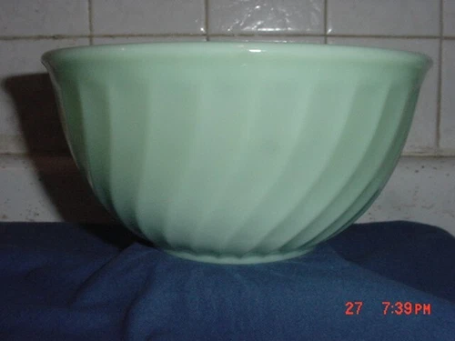 VINTAGE FIRE KING OVEN WARE JADITE GLASS 8 INCH BOWL