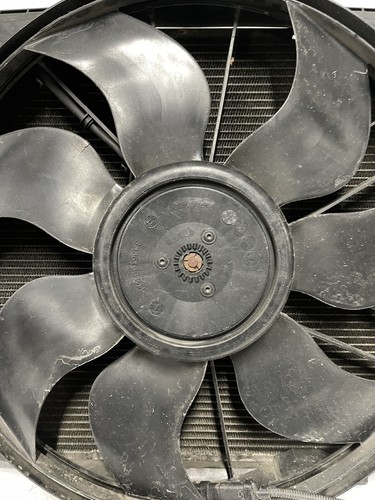 W204 Mercedes 2011 C300 4MATIC Engine Radiator Cooling Fan Motor Assembly - Picture 4 of 6