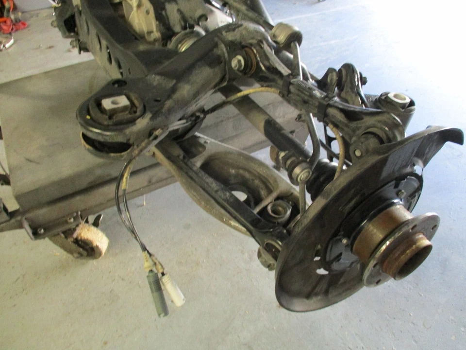 07-10 宝马 335i 后副车架总成亲笔签名 3.46 比例差速器 * * 无锈 * * — 第 4/4 张图片