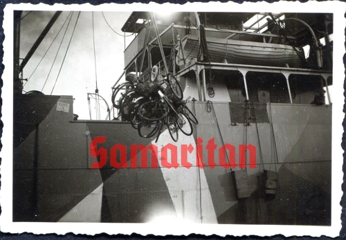 I10/45 WW2 ORIGINAL PHOTO OF GERMAN WEHRMACHT MILITARY BICYCLES LOADED ONTO SHIP
