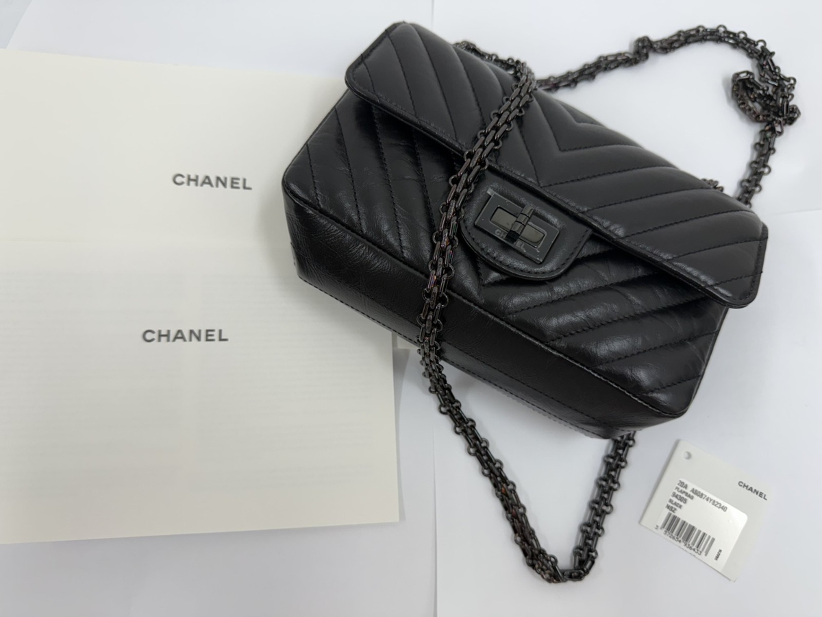 CHANEL ブラックレザー バッグ s-l1200.png