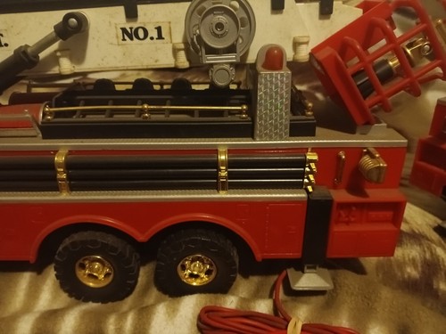2 CONTROL REMOTO CAMIÓN DE BOMBEROS VINTAGE ROJO STEERACON 22" - Imagen 10 de 24