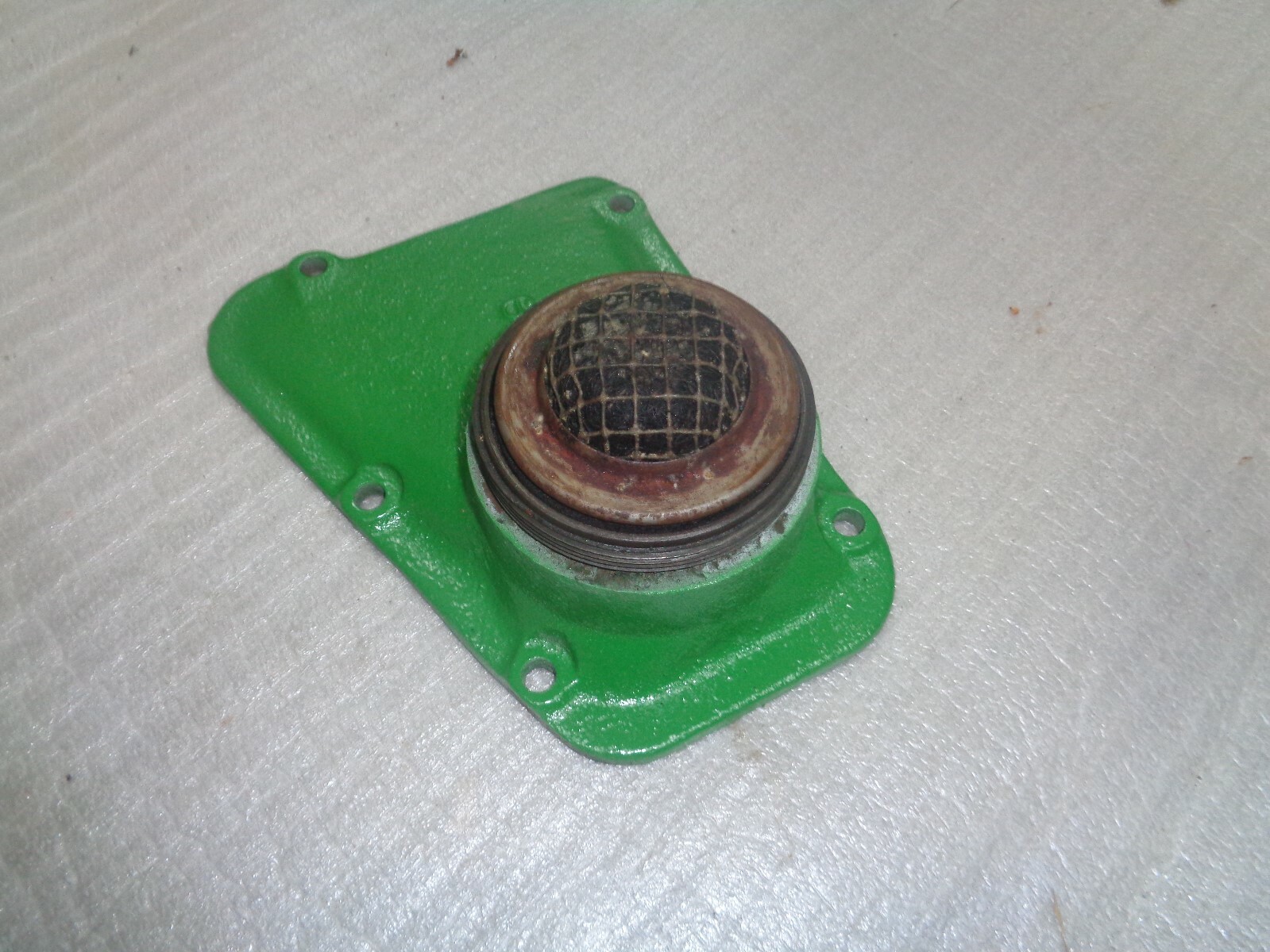 JOHN DEERE B UNSTYLED / STYLED CRANKCASE COVER BREATHER AND FILTER