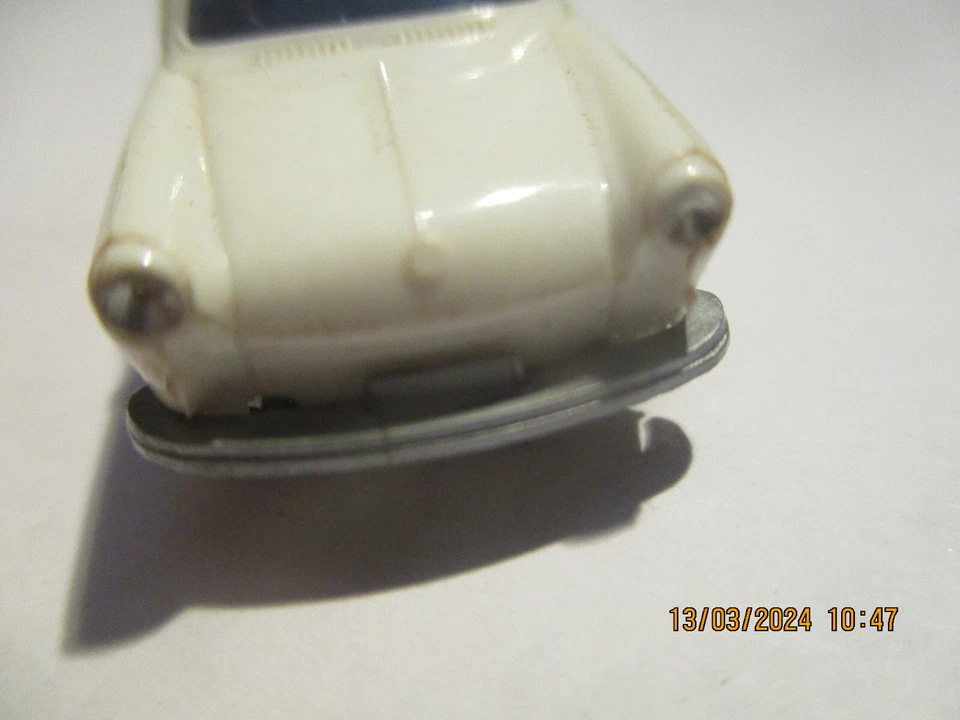 RE-WIKING - VW VARIANT DRK - RUNDE HAUBE MIT GLATTE STOSSSTANGEN!!! - Immagine 4 di 4