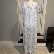 Val Mode Blue White Floral Nylon Long Nightgown Med nice Lace Trim Vintage