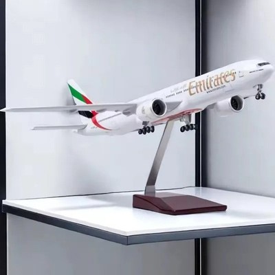 1:160 LED Emirates Boeing 777 Diecast Aircraft Model with Light Display Gift UK