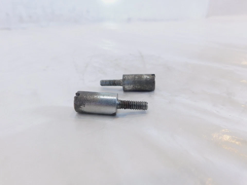 Pernos de soporte de placa de cubierta de distribución de encendido Harley Davidson Sportster 883 y 1200 Foto 4 de 4