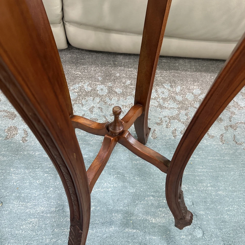 Mesa auxiliar/soporte de planta con tapa de mármol de caoba tallada de colección china de principios del siglo XX Foto 4 de 4